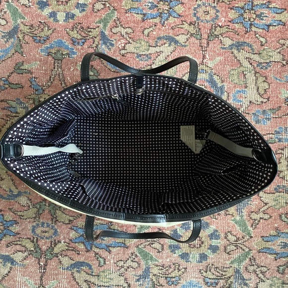 Dwell studio tote/diaper bag, good used condition - Picture 6 of 7